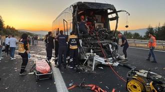 TEM’de yolcu otobüsü ile kamyon çarpıştı! Ölü ve yaralılar var