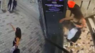 Taksim'de gece kulübünde kıskandığı kadını ve kendi sevgilisini bıçakladı