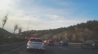 Yönlendirme aracını görmeyen sürücü kazaya neden oldu