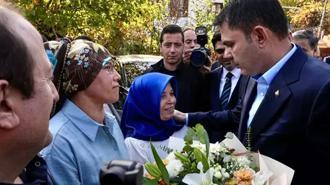 Köyünü alevlere teslim etmek istememişti! Yeni evlerin temelini Bakan Kurum'la birlikte attı