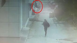 Eve taş atan oğlunu yakalamak isterken balkondan düştü