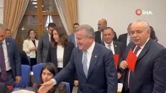 Meclis’te gülümseten anlar! CHP kırmızı kart gösterdi, Bakan Bak’tan anında cevap geldi