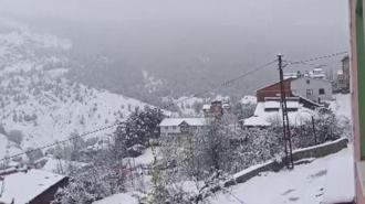 Kentin yüksek kesimleri beyaza büründü! Kar yağışı...