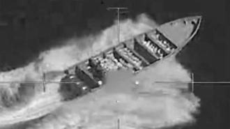 ABD, Doğu Pasifik’te uyuşturucu yüklü tekneyi vurdu! Operasyon anlarını paylaştılar