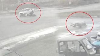 Kask sayesinde hayata tutundu! Metrelerce sürüklenen sürücü...