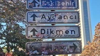 Ünlü Kızılay tabelası önünde bıçaklı kavga: 2 yaralı! Aldırış etmeden fotoğraf çektirmeye devam etti