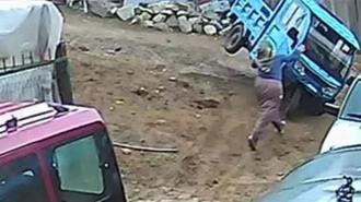 Dengesi kaybolunca böyle devrildi! Üç tekerlekli motosiklet...