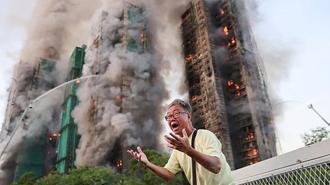 Hong Kong'da çok katlı binada korkutan yangın! Acil durum ilan edildi, mahsur kalanlar var