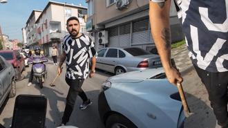 Trafikte dehşet dolu anlar! Keserle saldırdı: 'Dayak yiyeceksin'