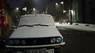 Kars'a mevsimin ilk karı düştü