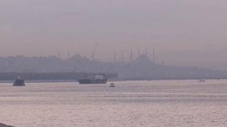 İstanbul Boğazı sis nedeniyle gemi trafiğine kapatıldı