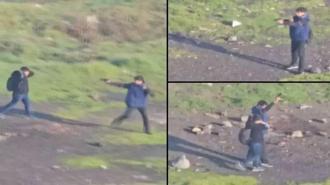 Okulun hemen yanında şok görüntü! Çocuklar tabancayla art arda ateş açtı