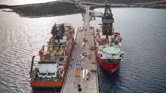 Türkiye'nin enerji filosuna katılan iki yeni sondaj gemisi yan yana geldi