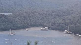 Marmaris'te sağanak yağış ve fırtına! 3 tekne karaya oturdu