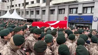 Şehit polise veda! Emre Albayrak'ın cenazesi törenle memleketine uğurlandı