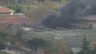 Bakırköy'de tekstil fabrikasında korkutan yangın! Ekipler sevk edildi