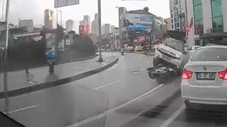 Facia ucuz atlatıldı! Direksiyon hakimiyetini kaybeden sürücü...