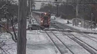 Hemzemin geçitte korkunç kaza! Banliyö treni...