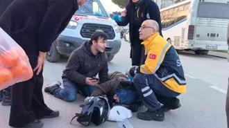 Bursa&#x27;da iki motosiklet çarpıştı! 4 kişi yaralandı