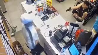 Market çalışanını kurşun yağmuruna tuttu! Görüntüler dehşete düşürdü