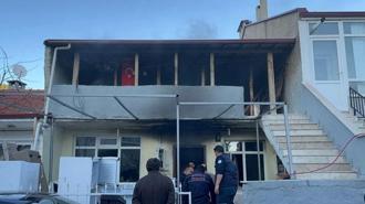 Sevgilisine sinirlendi, bir anlık öfkeyle evi ateşe verdi!