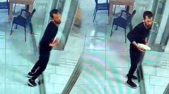 Neye uğradığını şaşırdı! Kendi sildiği camı fark etmeyince...