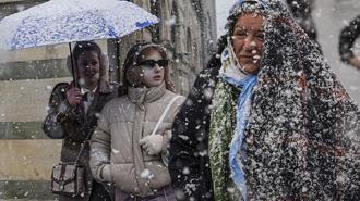 İstanbul'da lapa lapa kar yağışı başladı! Peş peş uyarılar