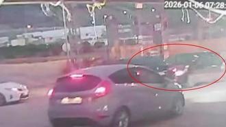 Bu kavşak tehlike saçıyor! Antakya’da çarpışma anı kamerada
