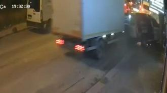 Bahçelievler'de kamyonun çarptığı hafif ticari araç ekmek fırınına girdi