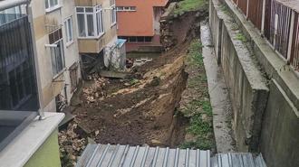 Edirne'de sağanak; istinat duvarı yıkıldı