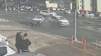 Zonguldak’ta iki otomobilin çarpıştığı kaza kamerada: 7 yaralı