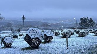 İstanbul'un bazı bölgelerinde kar yağışı etkili oluyor