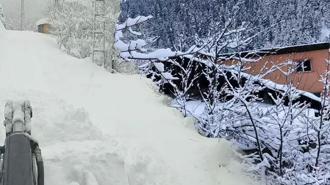 Kar kalınlığı 2 metreyi aştı!