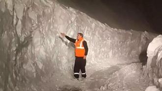 Kar kalınlığı 3 metreyi aştı! Yüzlerce köyle iletişim kesildi