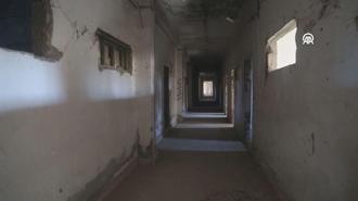 Rakka'da bir stadyuma kazılan tüneller ve hapishane görüntülendi