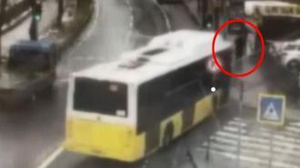 Görüntüler ortaya çıktı... Otobüsün altında kalmaktan son anda kurtuldu!