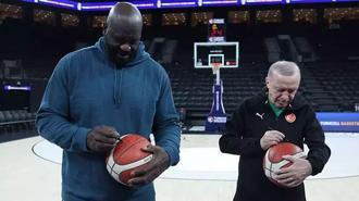 Cumhurbaşkanı Erdoğan, eski NBA oyuncusu Shaquille O'Neal ile basketbol oynadı