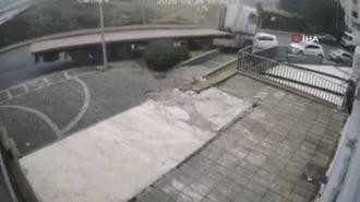 Başakşehir’de park halindeyken freni boşalan TIR 5 araca çarptı