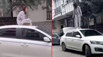 İstanbul’da sinir krizi geçiren kadın, otomobilin üzerine çıkarak zıpladı