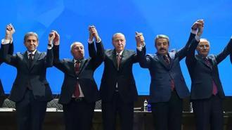 Cumhurbaşkanı Erdoğan, AK Parti’ye katılan 4 belediye başkanına rozet taktı