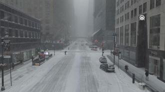 New York'ta kar fırtınası etkili oldu
