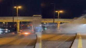 Üsküdar'da metrobüste çıkan yangın kamerada