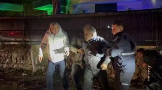 Hayat kurtaran çalı! Araç sürüklendi, sürücü son anda kurtuldu