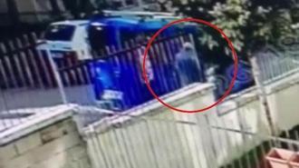 'Polis ve savcıyız' yalanı ile yaşlı kadının altınlarını alıp kaçtılar! Dolandırıcılık otobüste bitti