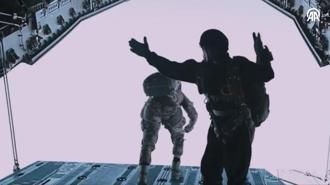 MSB, A400M uçağından yapılan paraşüt atlayışına ilişkin görüntüleri paylaştı