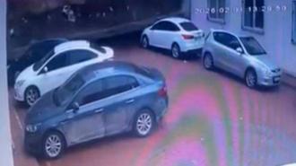 Otomobiller hurdaya döndü! Yoğun yağışa dayanamayan...