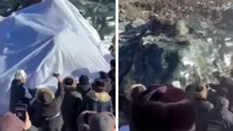 Kırgızistan'da ortaya çıktı! Kalabalık etrafına toplandı: 180 tonluk dev mineral kültesi