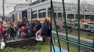 Esenler'de raydan çıkan metro nedeniyle yolcular tahliye edildi