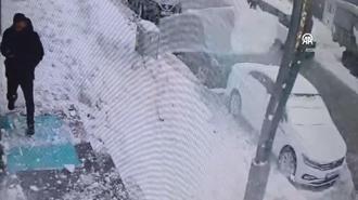 Facianın eşiğinden dönüldü! Çatıdan düşen kar kütlesi...