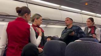 İstanbul yolunda uçakta ilginç an! Kalkışı durdurdu, herkesten helallik istedi